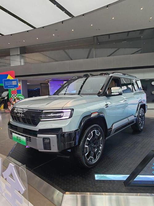 成都225比亚迪方程豹硬派越野的爆款，英菲尼迪35周年与你共成长